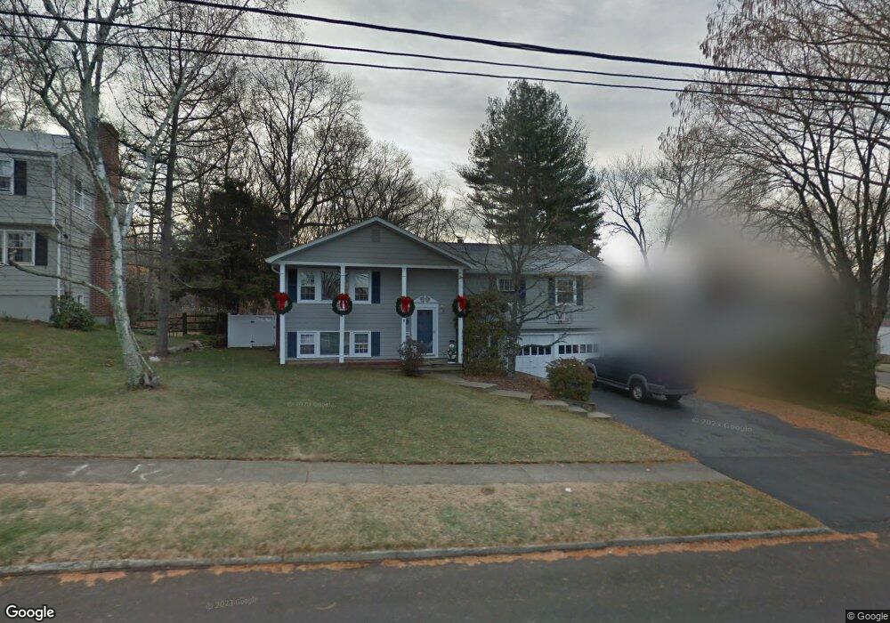 221 Taunton Rd, Fairfield, CT 06824 - photo 1