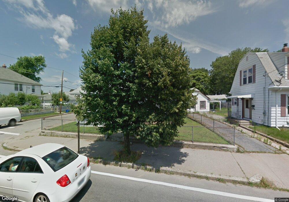 566 Benefit St, Pawtucket, RI 02861 - photo 1