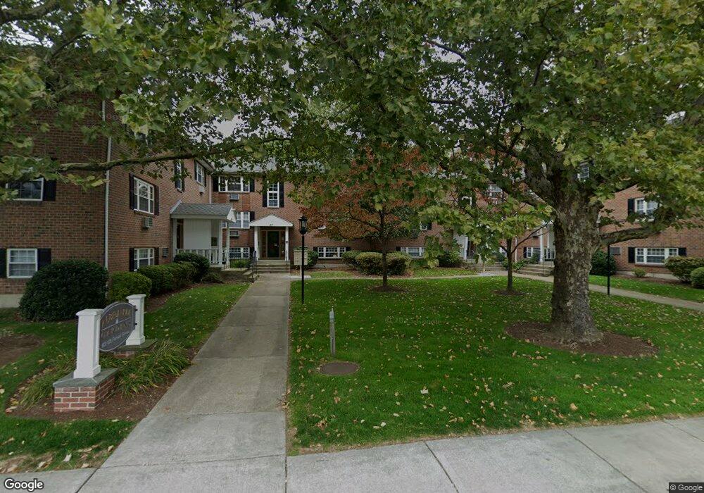 85 Farwell St unit B, Newton, MA 02460 - photo 1