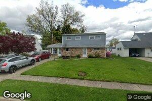 290 Appletree Dr, Levittown, PA 19055