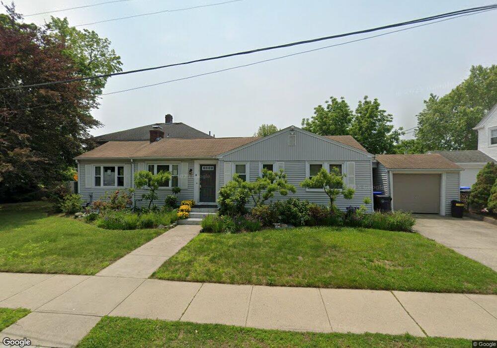 10 Elmcroft Ave, Providence, RI 02908 - photo 1