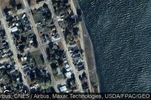 906 River St, Sabula, IA 52070
