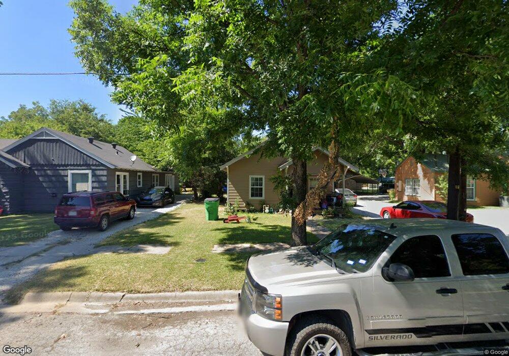 1323 E Garnett St, Gainesville, TX 76240 - photo 1