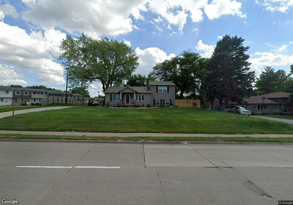 717 W 53rd St, Davenport, IA 52806 - photo 1