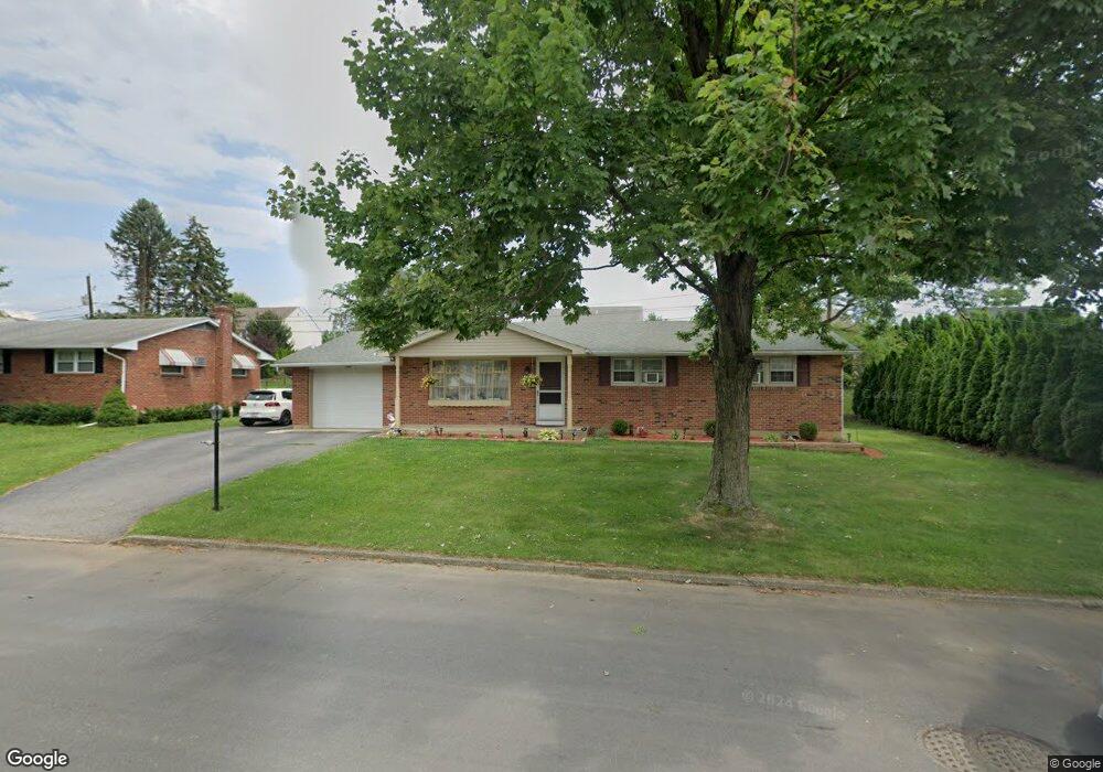 1325 Oak Dr, Macungie, PA 18062 - photo 1