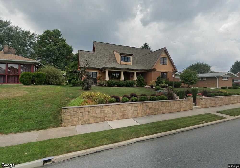 525 W Areba Ave, Hershey, PA 17033 - photo 1