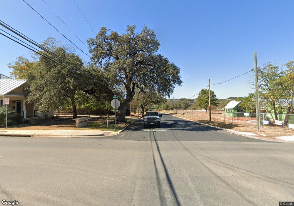 404 W Live Oak St, Fredericksburg, TX 78624 - photo 1