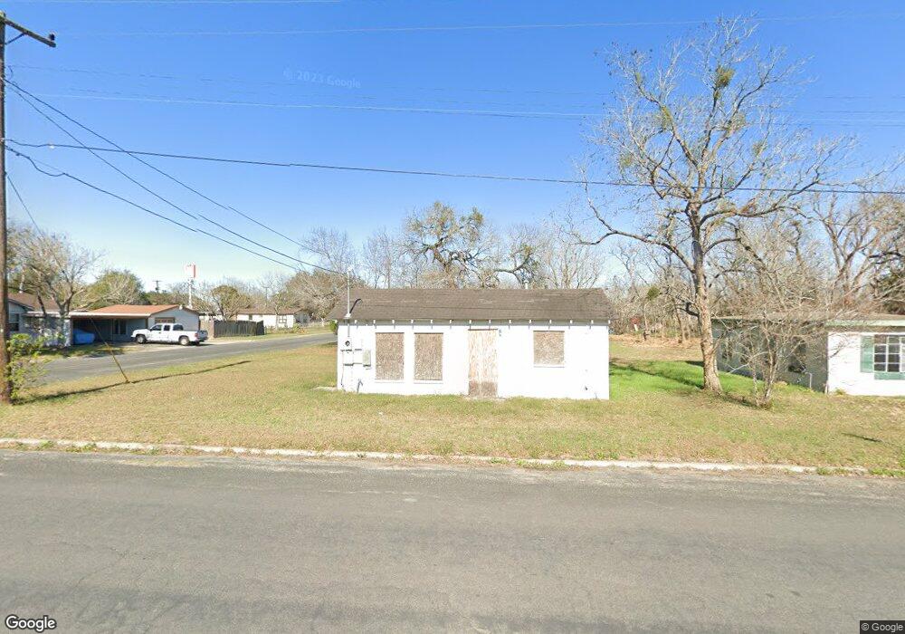 301 E Inez St, Beeville, TX 78102 - photo 1