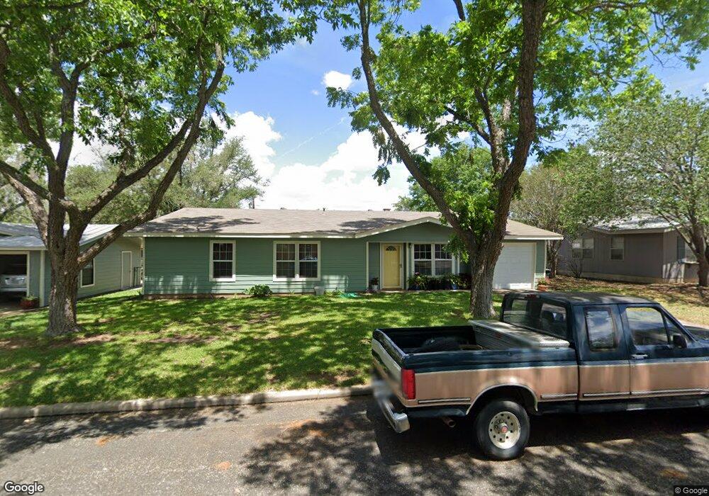 816 N Edison St, Fredericksburg, TX 78624 - photo 1