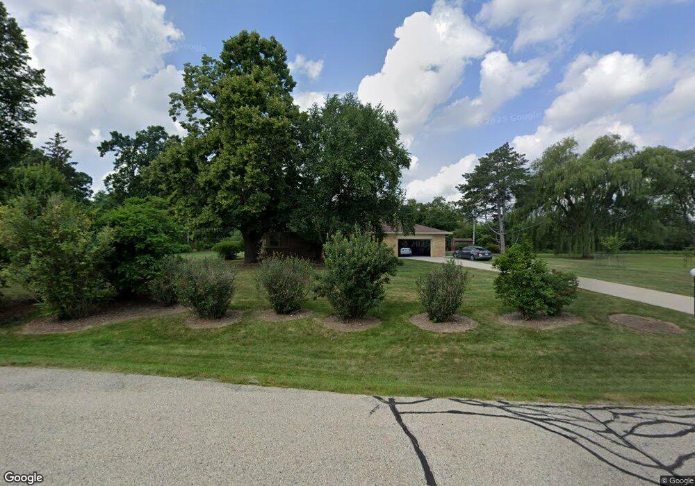 8575 N Hawthorne Rd, Milwaukee, WI 53217 - photo 1