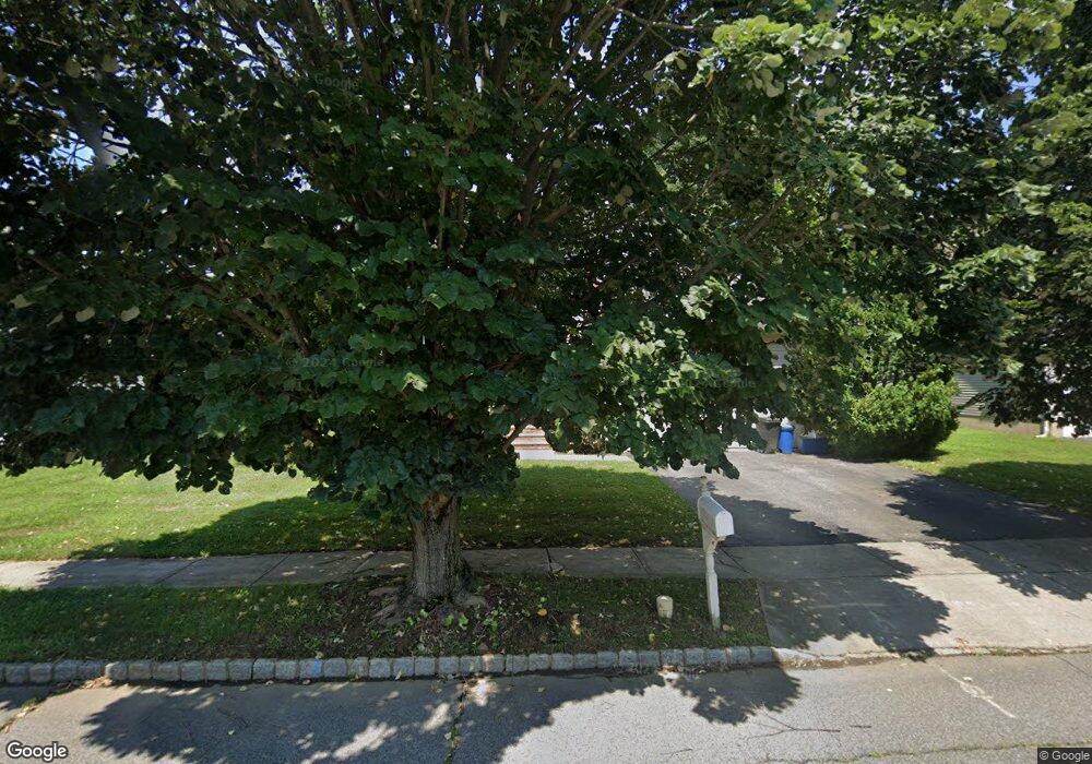 209 Knoll View Dr, Phillipsburg, NJ 08865 - photo 1