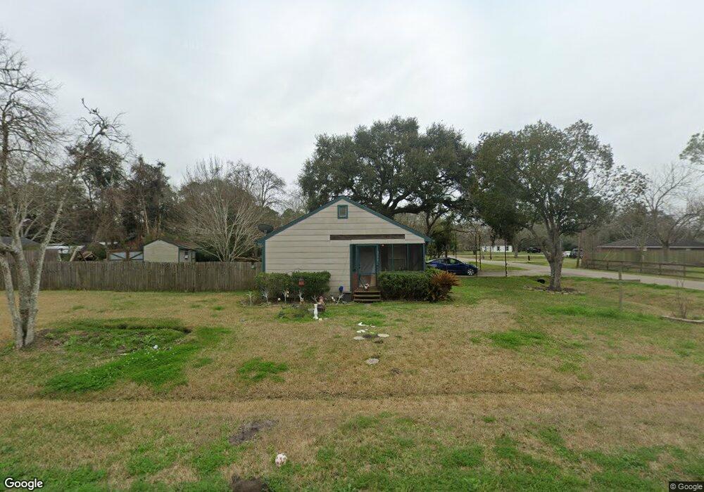 2175 W Coombs St, Alvin, TX 77511 - photo 1