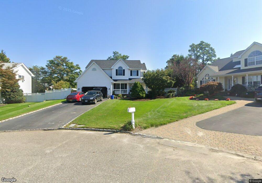 9 Tecumseh Ct, ComMacK, NY 11725 - photo 1