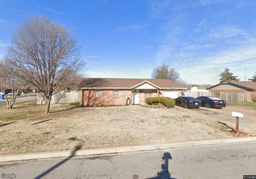 202 N Elk Dr, Cache, OK 73527 - photo 1