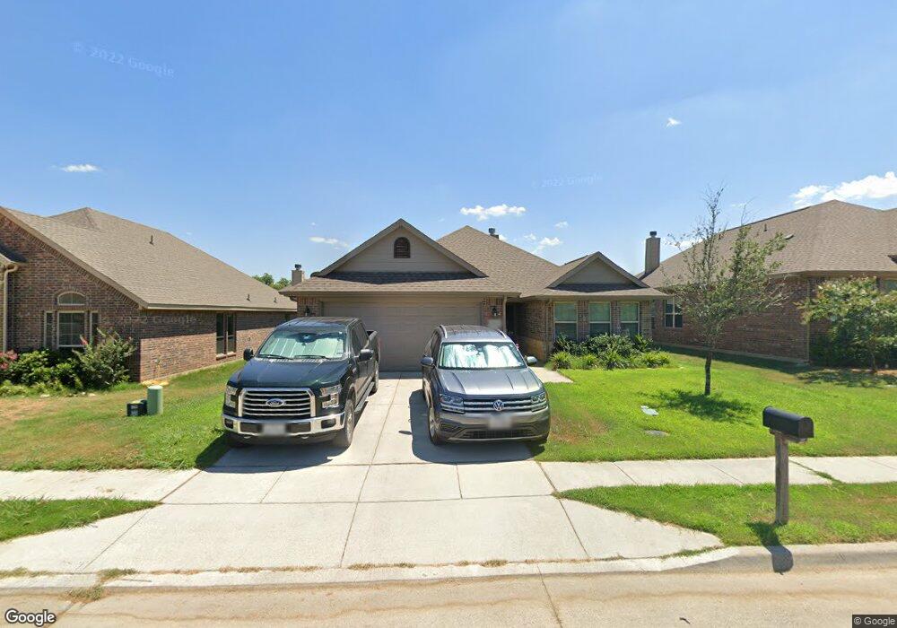 1812 Silver Oaks Dr, Gainesville, TX 76240 - photo 1