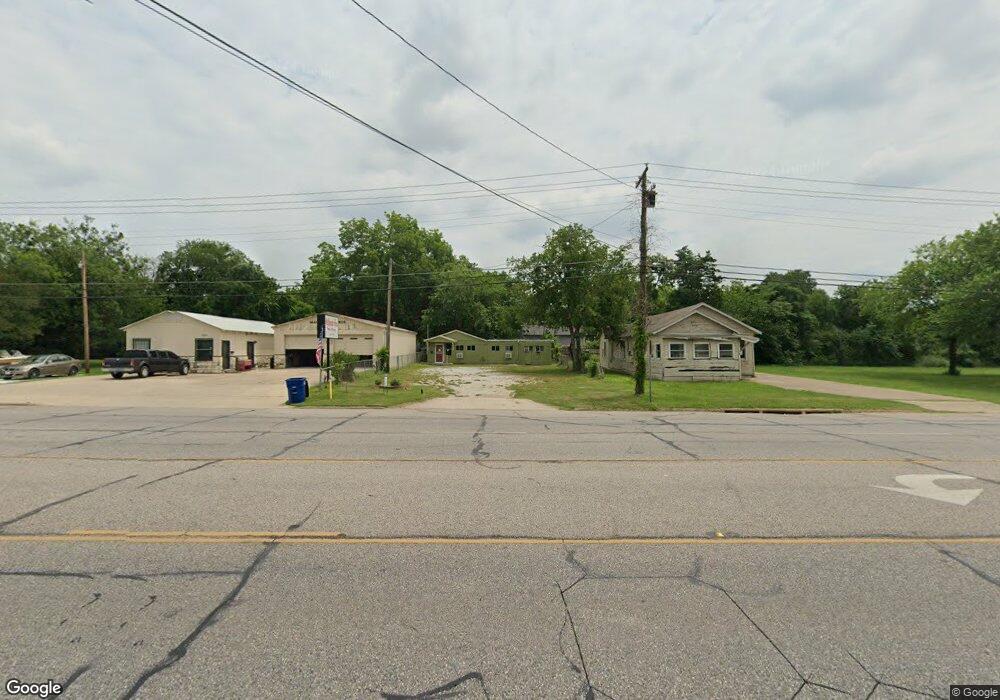 1007 W Ennis Ave, Ennis, TX 75119 - photo 1