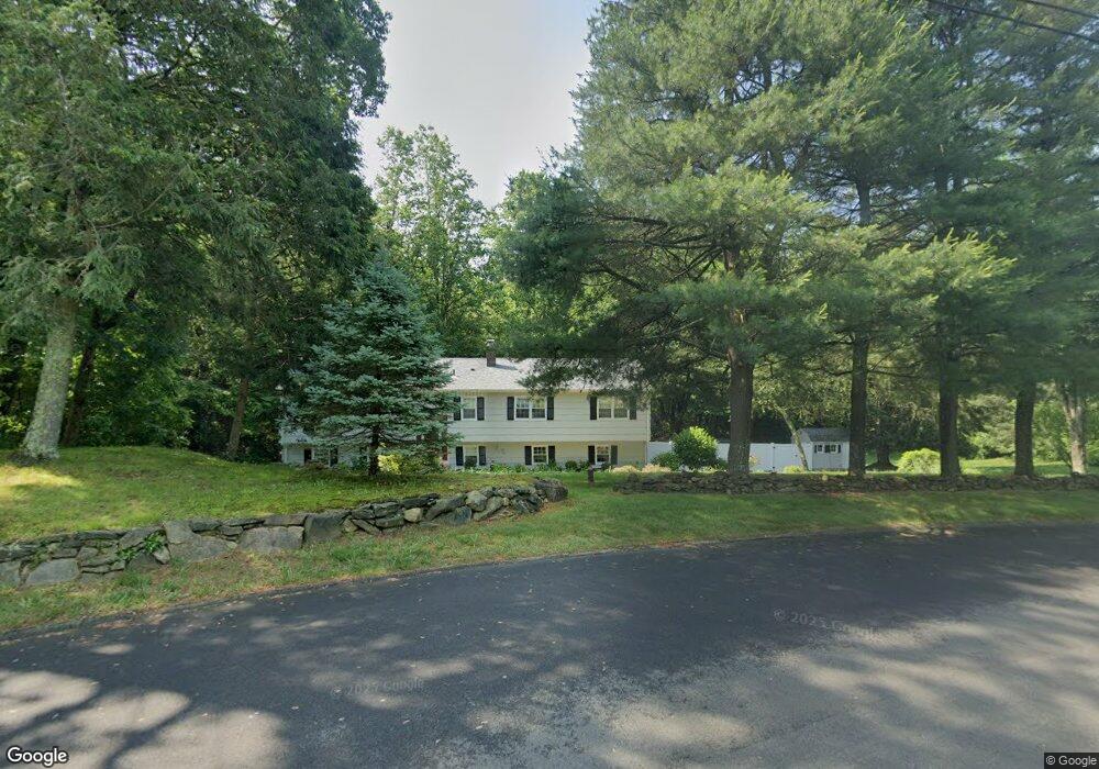 548 Cobblestone Dr, Orange, CT 06477 - photo 1