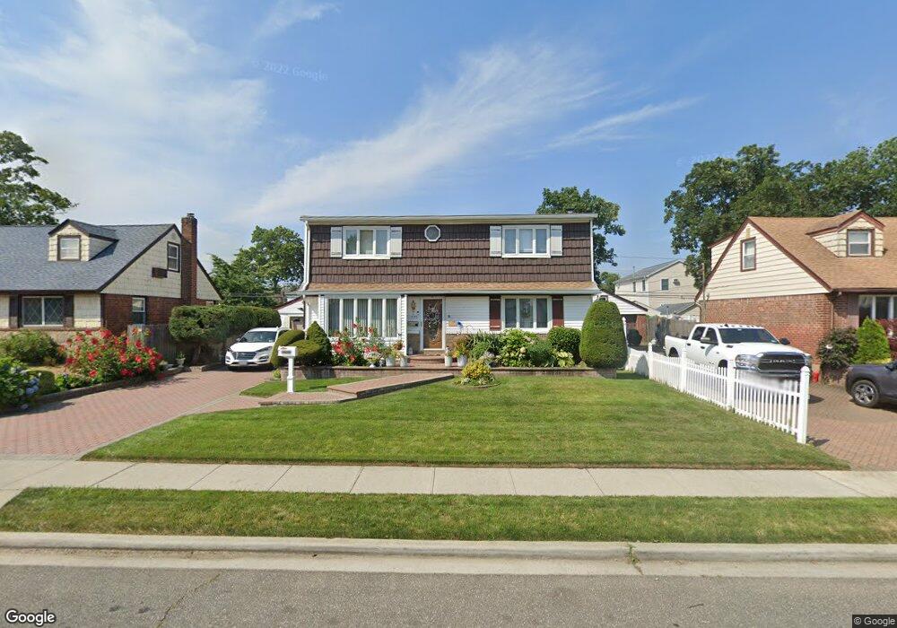 1070 Lorraine Dr, Franklin Square, NY 11010 - photo 1