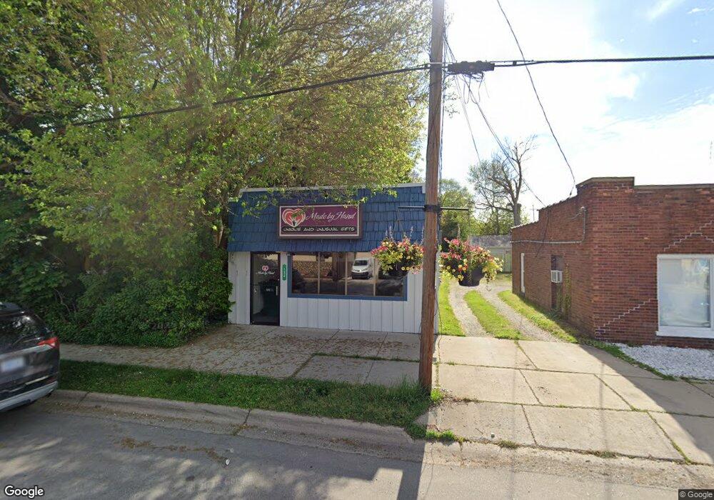 132 N Cherry St, Flushing, MI 48433 - photo 1