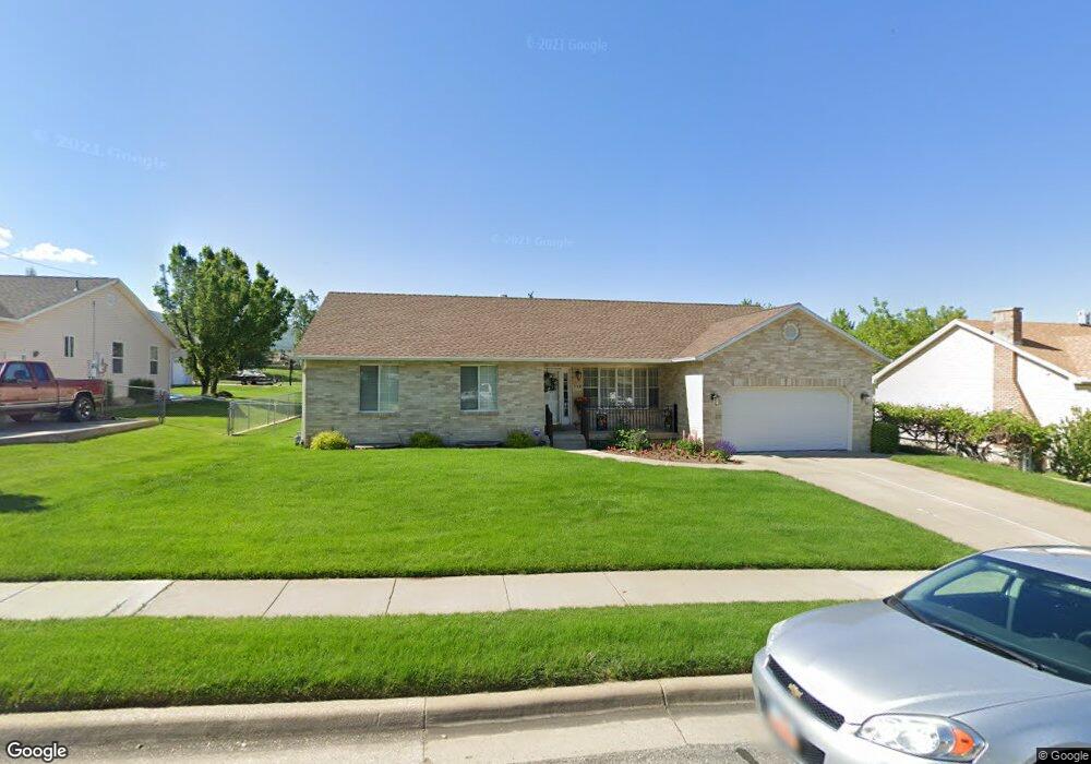 560 E Pages Ln, Centerville, UT 84014 - photo 1