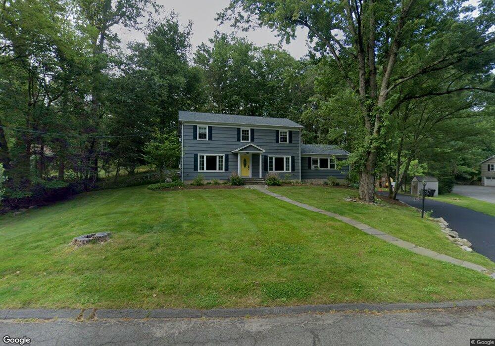 220 Butternut Ln, Stamford, CT 06903 - photo 1