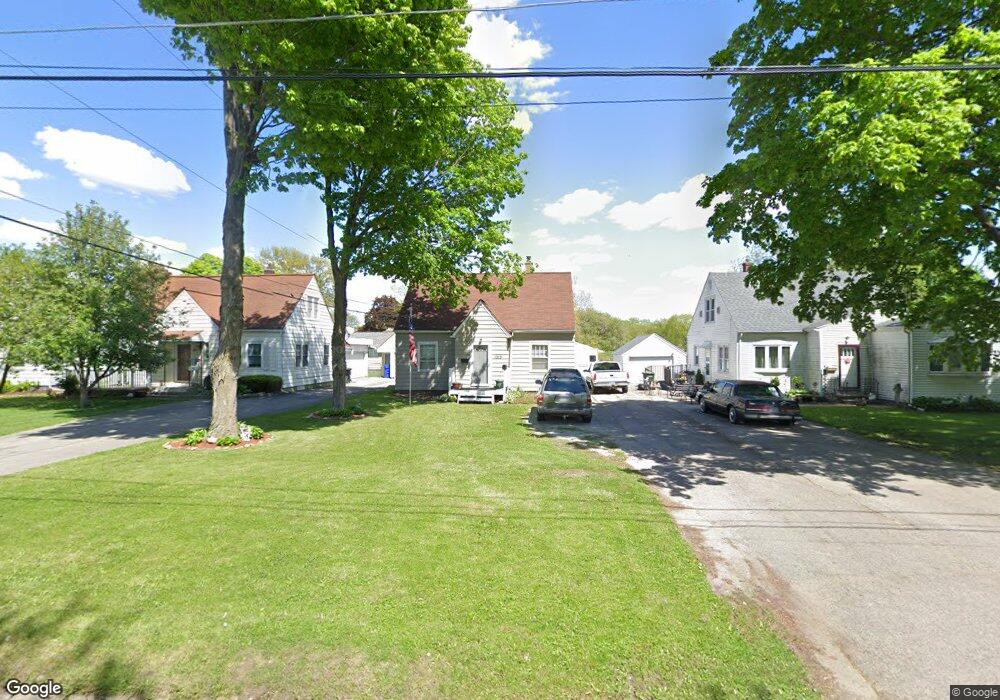 1713 W 7th St, Waterloo, IA 50702 - photo 1