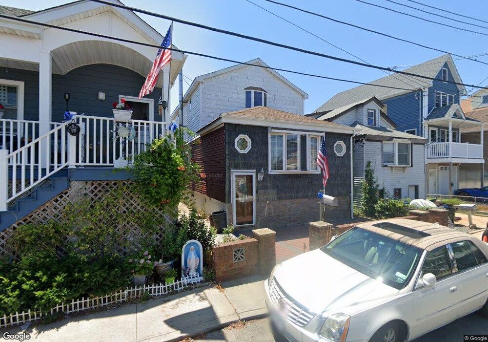 30 W 10th Rd, Broad Channel, NY 11693 - photo 1