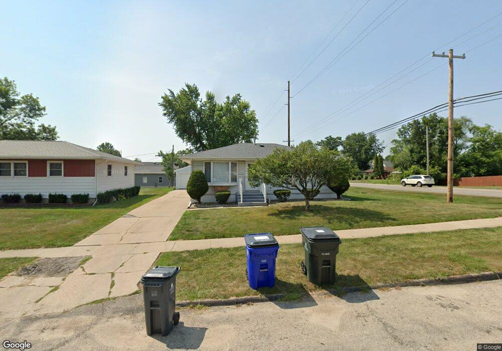 3321 Iris Ave NW, Cedar Rapids, IA 52405 - photo 1