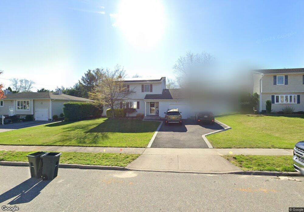 5 Algonquin Ln, ComMacK, NY 11725 - photo 1