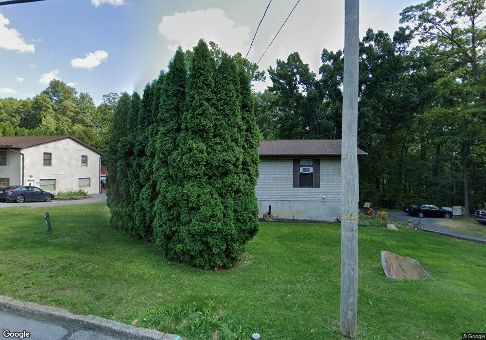 211 Constitution Ave, Wind Gap, PA 18091 - photo 1