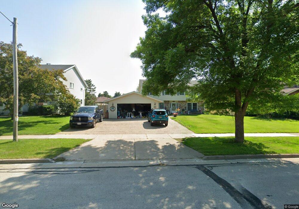 1816 Wolf Rd, Waukesha, WI 53186 - photo 1