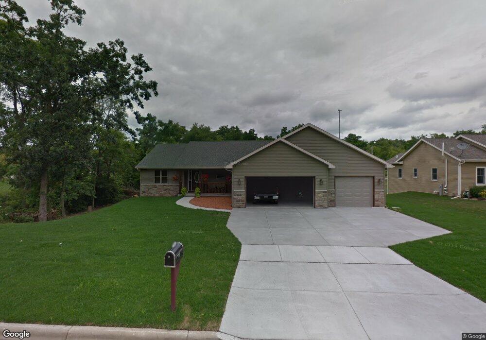 700 Orchard View Dr, Evansville, WI 53536 - photo 1