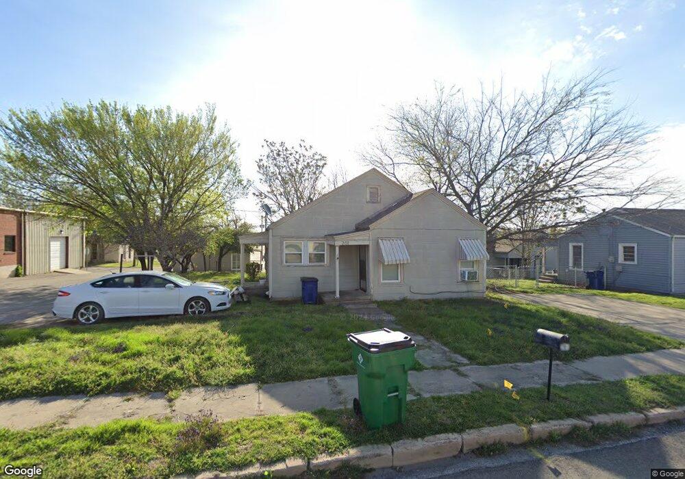 201 S Trinity St, Decatur, TX 76234 - photo 1