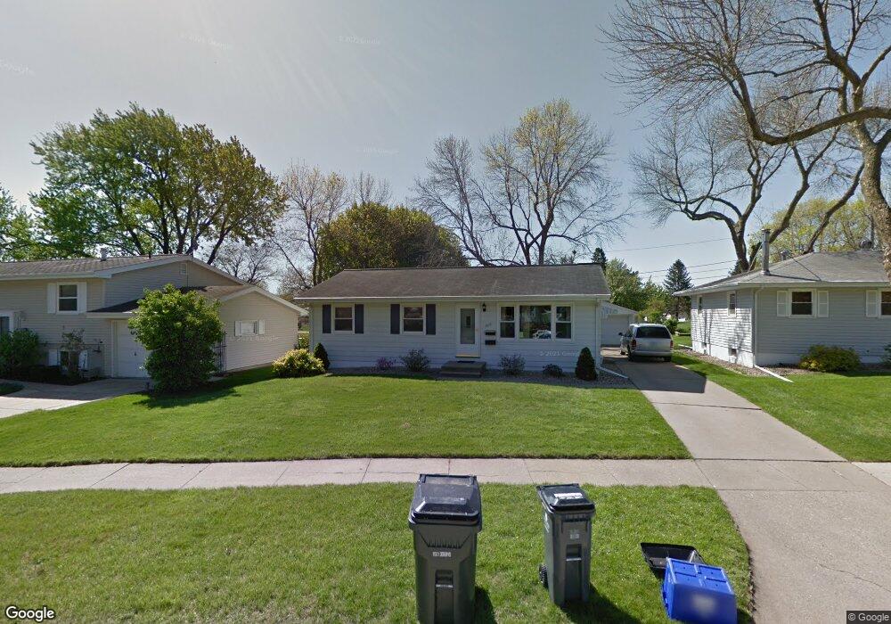 3215 2nd Ave SW, Cedar Rapids, IA 52404 - photo 1