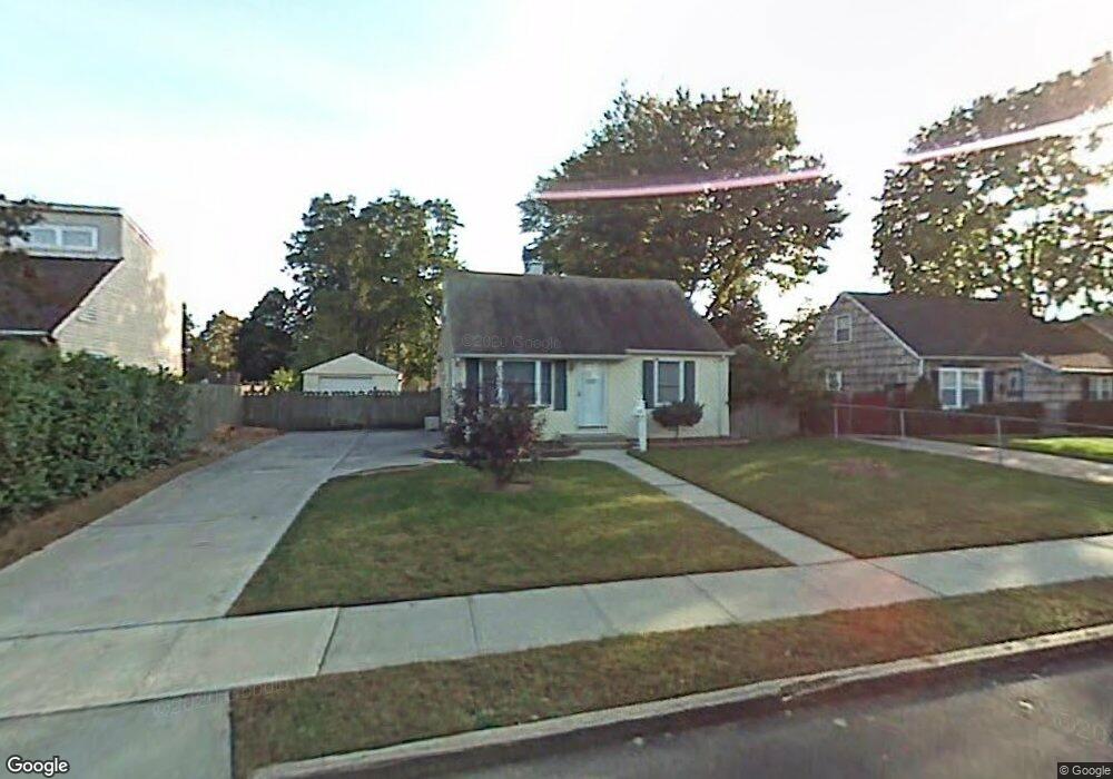 130 Sherbrooke Rd, Lindenhurst, NY 11757 - photo 1