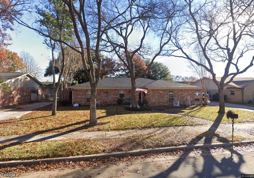 2512 Lakeview Dr, Bedford, TX 76021 - photo 1