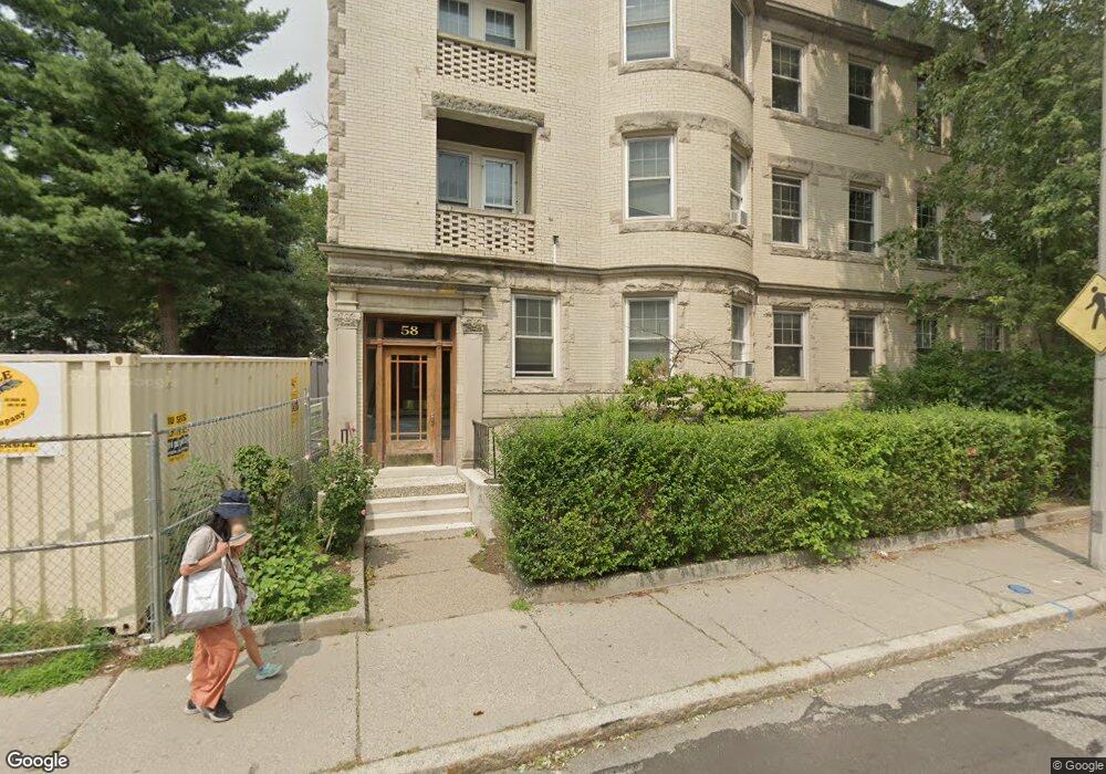 58 Pleasant St unit 3  58, Brookline, MA 02446 - photo 1