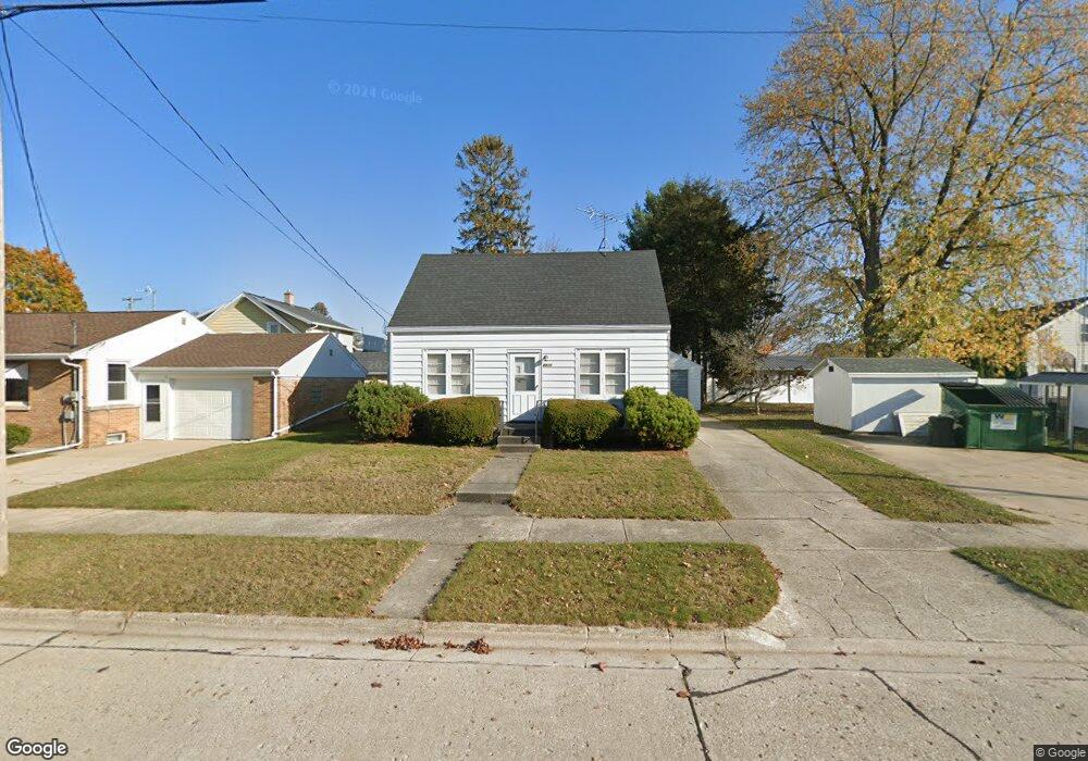 2813 Monroe St, Two Rivers, WI 54241 - photo 1