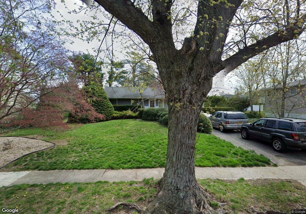 4 Hayrick Ln, ComMacK, NY 11725 - photo 1