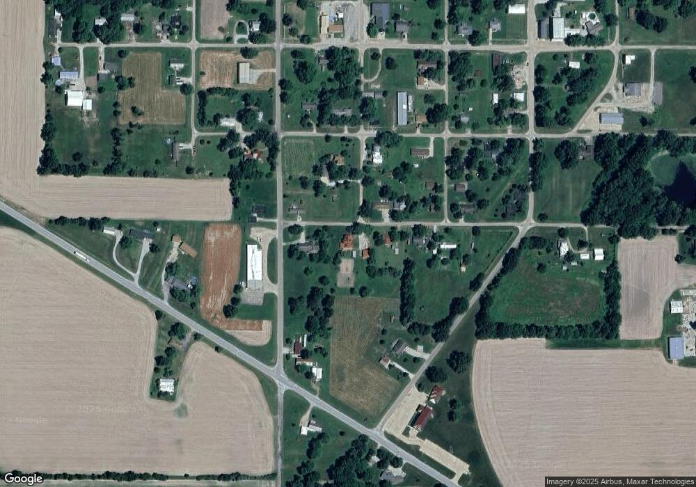 301 W Madison St, Shumway, IL 62461 - photo 1