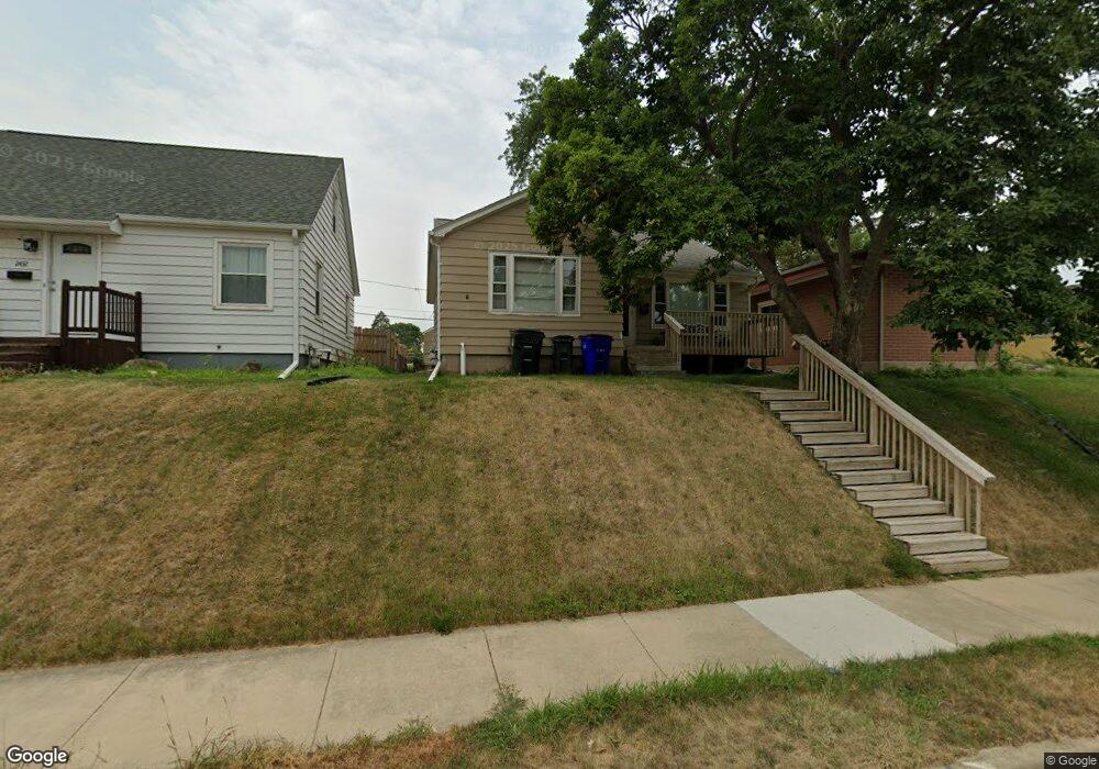 2428 2nd St SW, Cedar Rapids, IA 52404 - photo 1