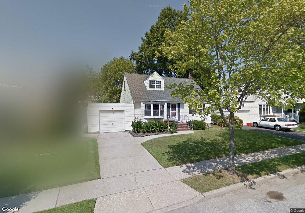 708 Eileen St, Franklin Square, NY 11010 - photo 1