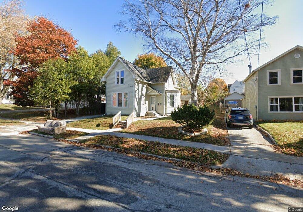 527 N 9th St, Manitowoc, WI 54220 - photo 1