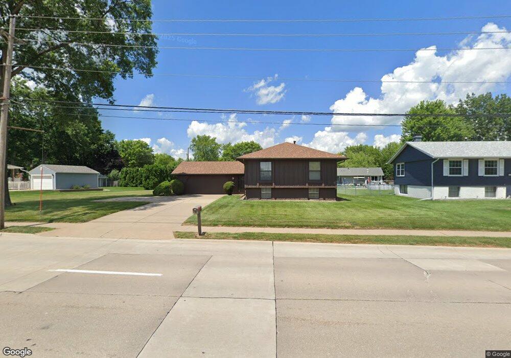 1350 W 53rd St, Davenport, IA 52806 - photo 1