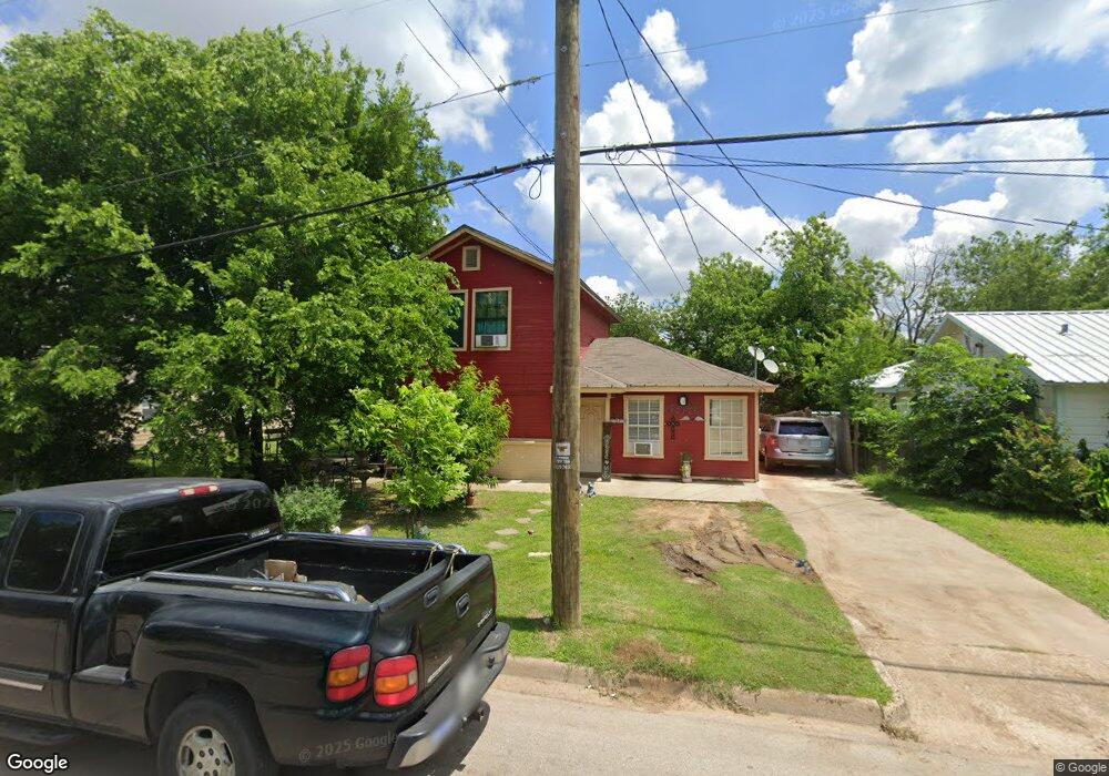 1010 Grand Ave, Cleburne, TX 76033 - photo 1