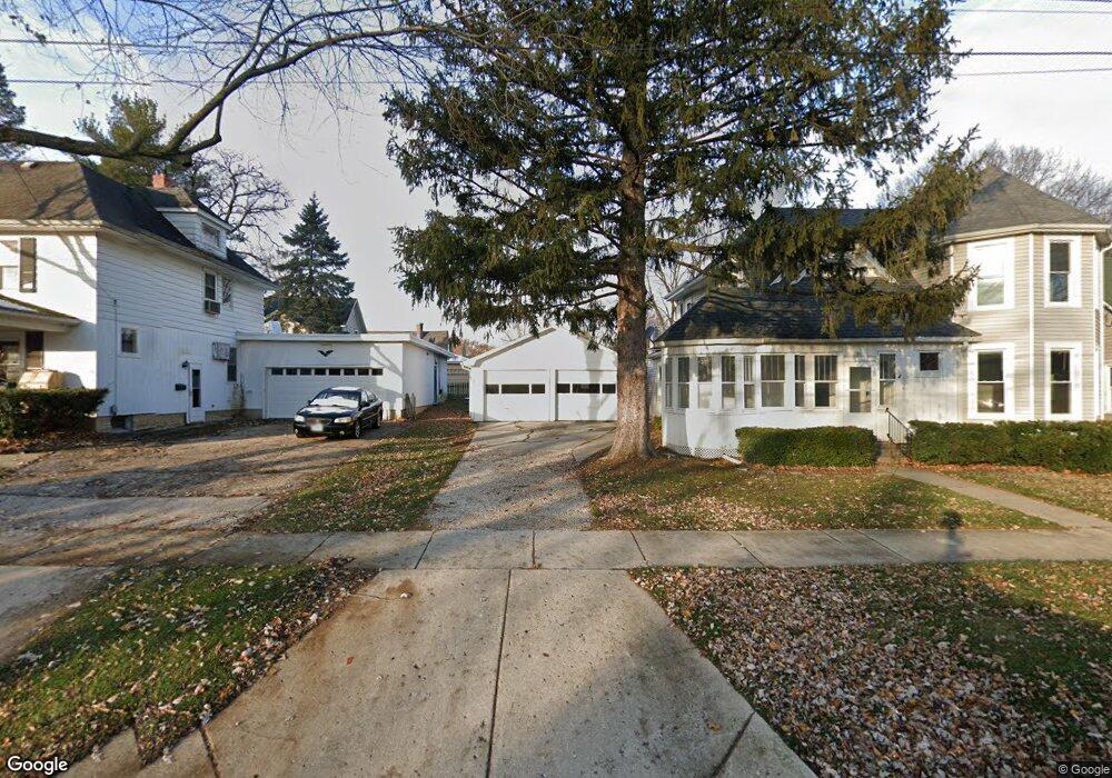 211 N Prairie St unit Upper, Batavia, IL 60510 - photo 1