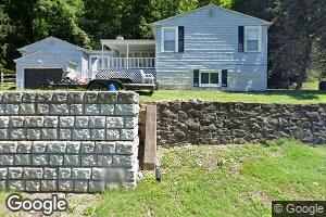 81 Old Turnpike Rd, Mount Carbon, WV 25139