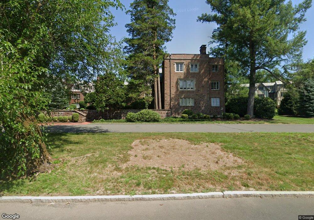 180 Fern St unit 1, West Hartford, CT 06119 - photo 1