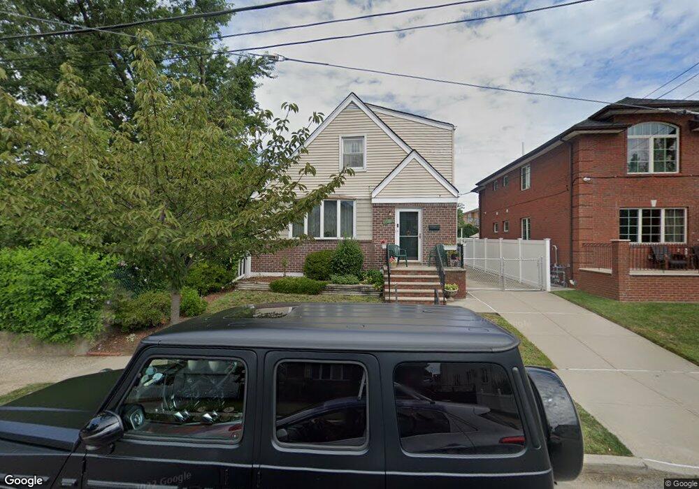 13611 63rd Ave, Flushing, NY 11367 - photo 1