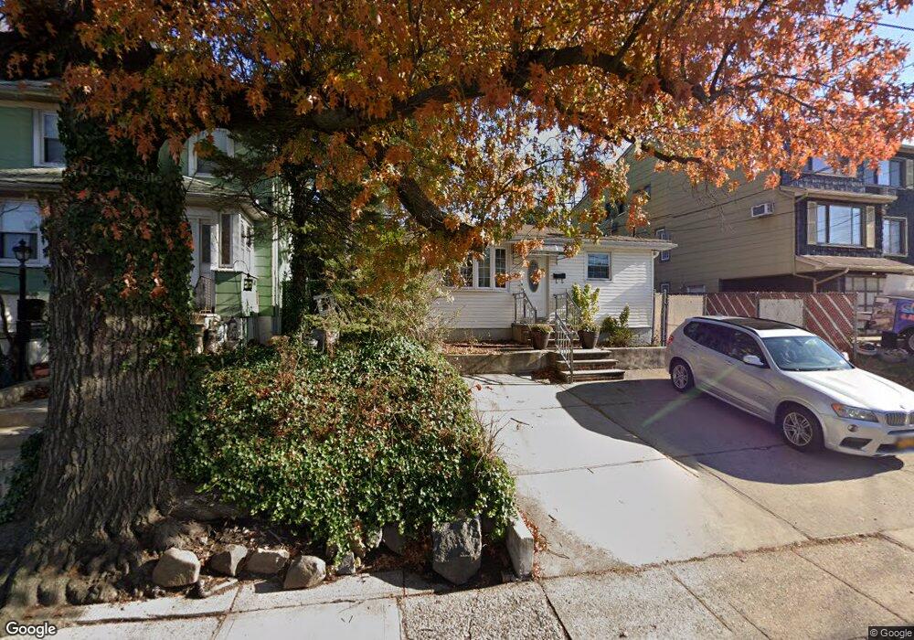 39 Bradley Ave, Staten Island, NY 10314 - photo 1